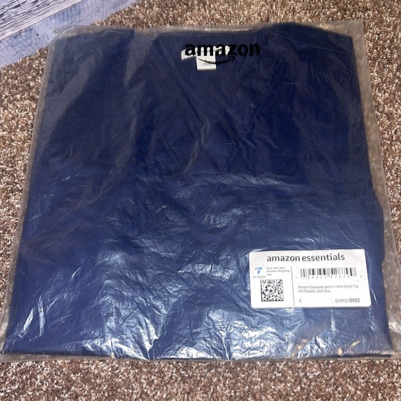 NWT! Men’s V-Neck Scrub Top with Pockets! Size S… - Picture 6 of 6